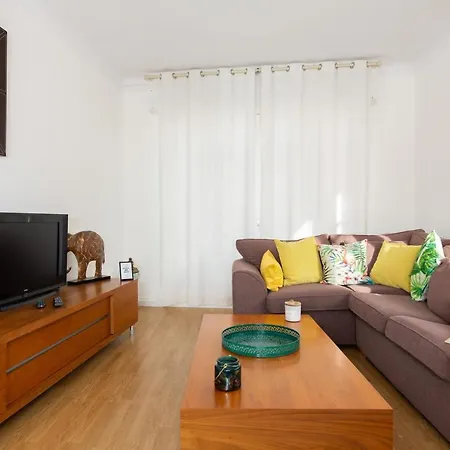 아파트 2-br 2 Min From The Beaches *