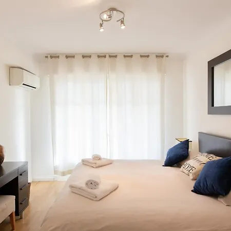 Апартаменты 2-br 2 Min From The Beaches