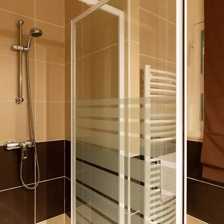 Апартаменты 2-br 2 Min From The Beaches