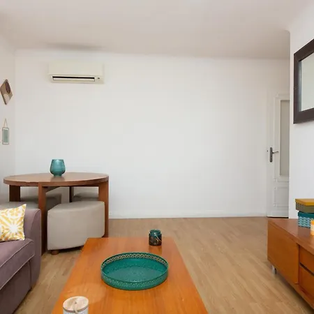 Апартаменты 2-br 2 Min From The Beaches *