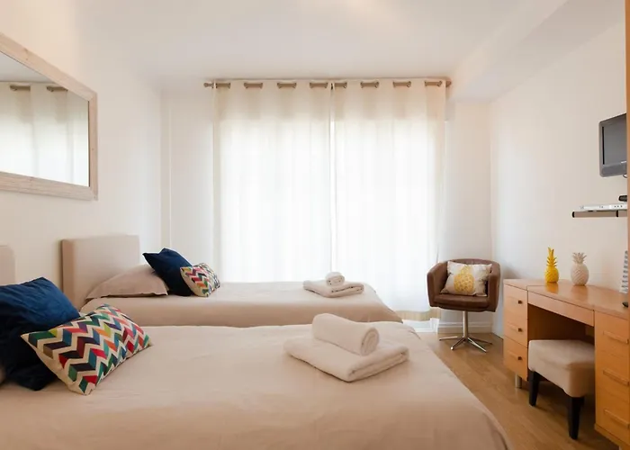 2-br 2 Min From The Beaches *